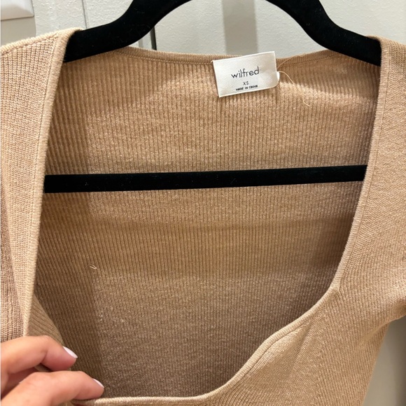 Aritzia Tuscany sweater in colour Camel in XS - Picture 3 of 5